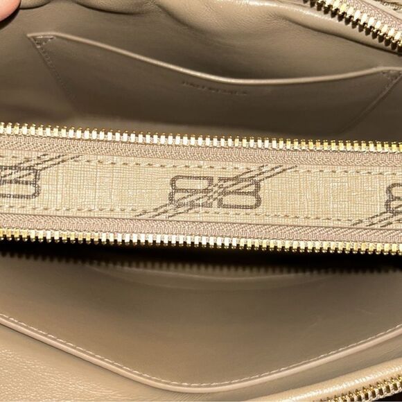 Authentic Balenciaga Signature BB Leather Pouch. - Picture 9 of 12